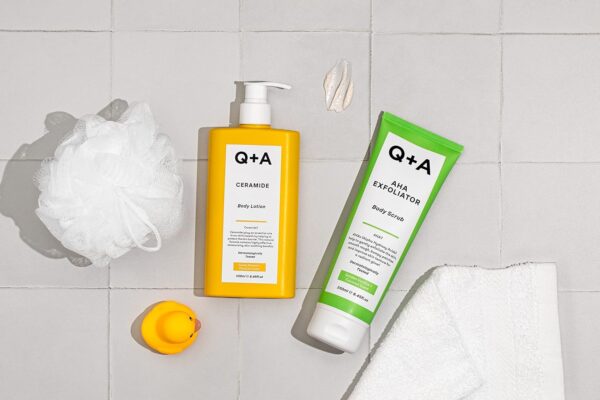 Q+A AHA Exfoliator Body Scrub, blend of AHA’s Lactic Acid and Glycolic Acid combined with exfoliants, improves skin texture and promotes soft and supple skin, 250ml - Image 8